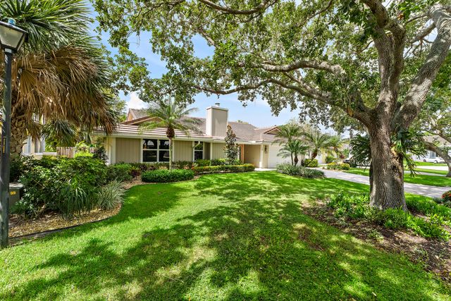 10 Bentwood Road, Palm Beach Gardens, FL 33418