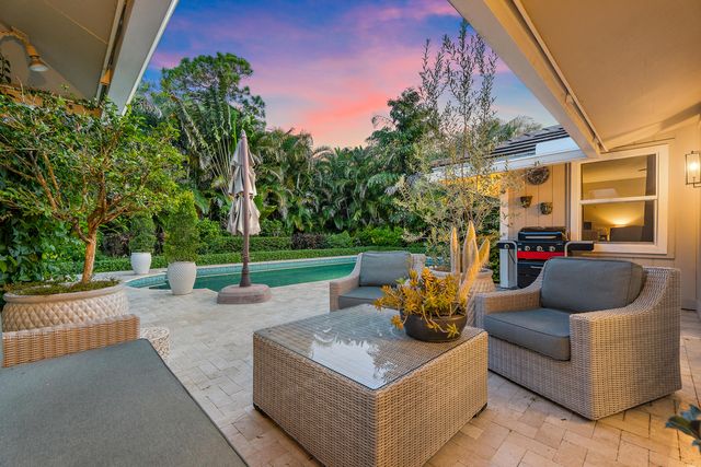 10 Bentwood Road, Palm Beach Gardens, FL 33418