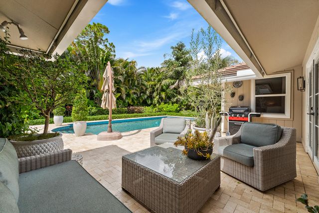 10 Bentwood Road, Palm Beach Gardens, FL 33418