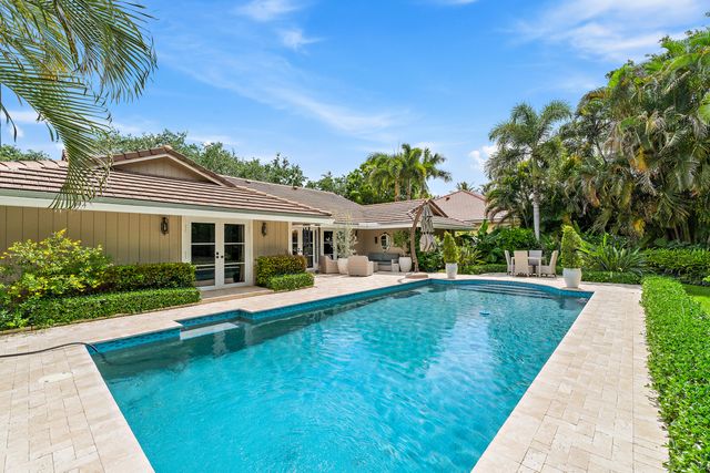 10 Bentwood Road, Palm Beach Gardens, FL 33418