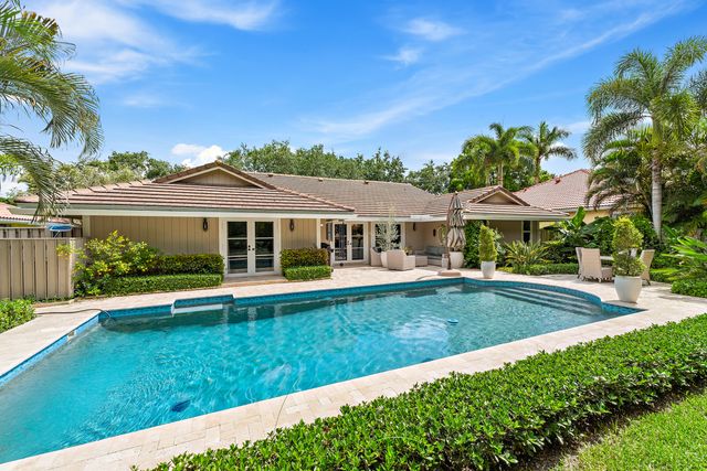 10 Bentwood Road, Palm Beach Gardens, FL 33418