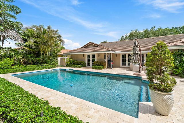 10 Bentwood Road, Palm Beach Gardens, FL 33418