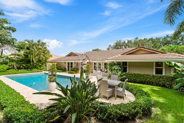 10 Bentwood Road, Palm Beach Gardens, FL 33418