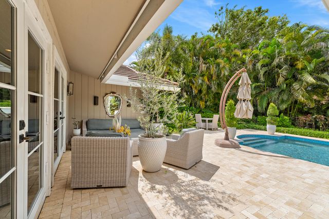 10 Bentwood Road, Palm Beach Gardens, FL 33418