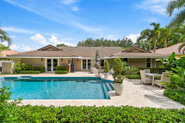 10 Bentwood Road, Palm Beach Gardens, FL 33418