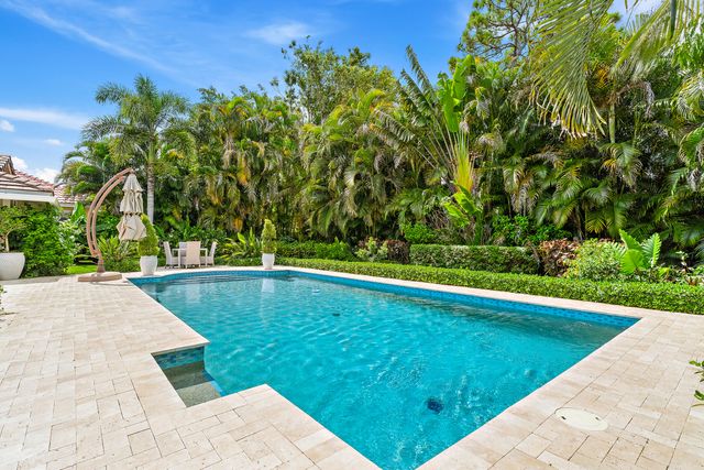 10 Bentwood Road, Palm Beach Gardens, FL 33418