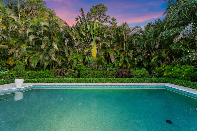 10 Bentwood Road, Palm Beach Gardens, FL 33418