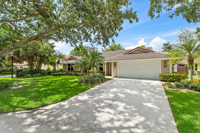 10 Bentwood Road, Palm Beach Gardens, FL 33418