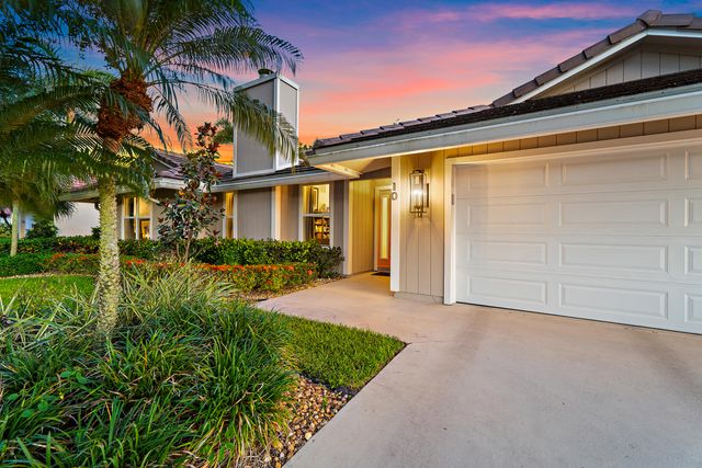 10 Bentwood Road, Palm Beach Gardens, FL 33418