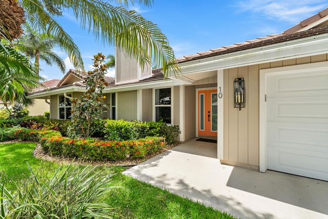 10 Bentwood Road, Palm Beach Gardens, FL 33418