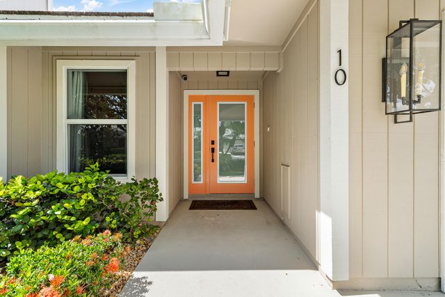 10 Bentwood Road, Palm Beach Gardens, FL 33418