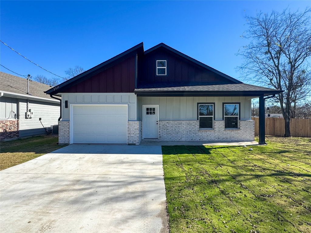 2911 Langford Street, Greenville, TX 75401