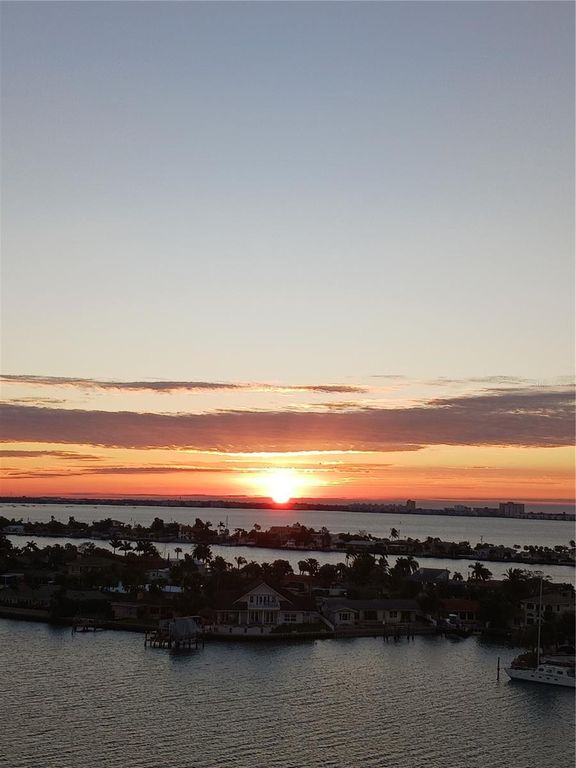 Image 4 of property listing at 400 64TH AVENUE W 1004w, St Pete Beach, FL 33706