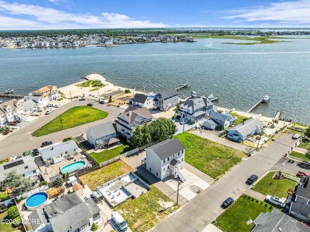 118 Green Island Road, Toms River, NJ 08753