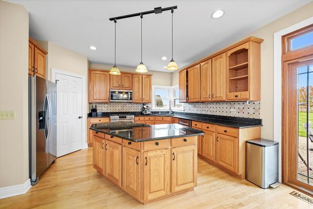 3520 Bunker Hill Drive, Algonquin, IL 60102