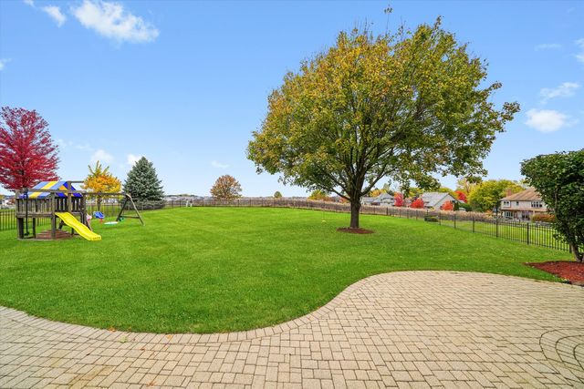 3520 Bunker Hill Drive, Algonquin, IL 60102