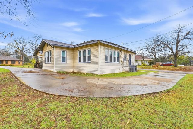 618 Granbury Street, Cleburne, TX 76033