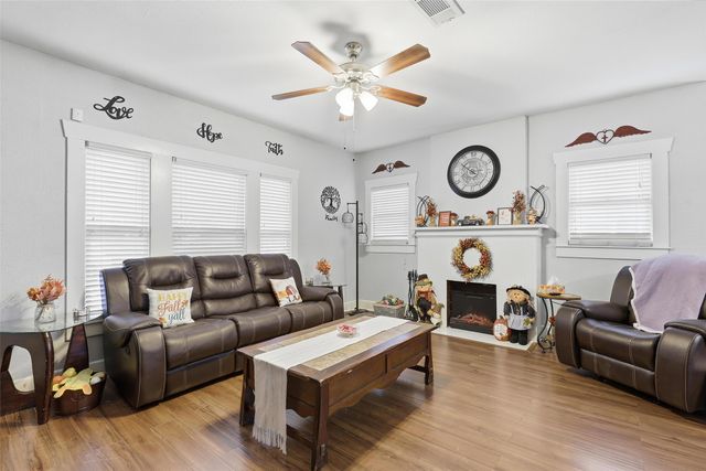 618 Granbury Street, Cleburne, TX 76033