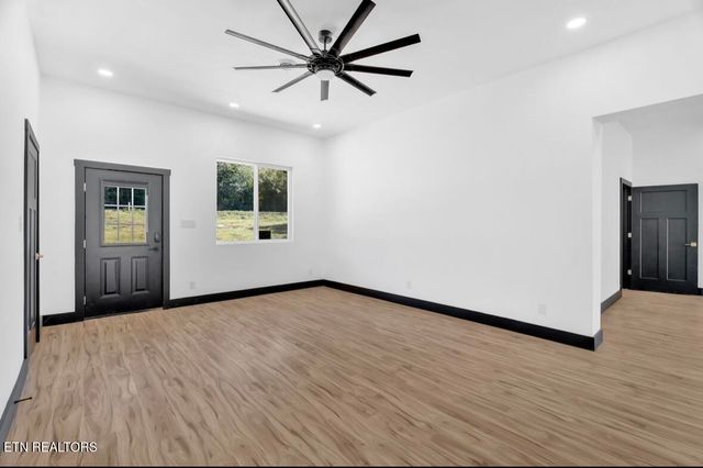 1570 W Dumplin Valley Rd, Dandridge, TN 37725