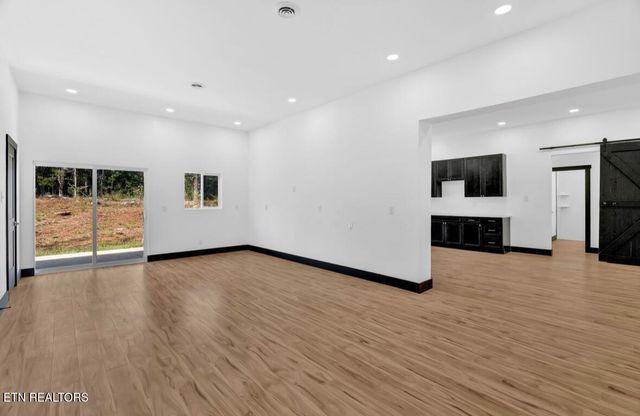 1570 W Dumplin Valley Rd, Dandridge, TN 37725