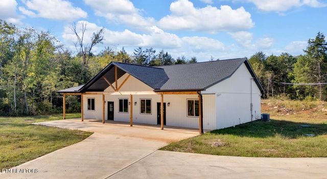 1570 W Dumplin Valley Rd, Dandridge, TN 37725