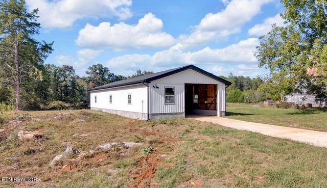 1570 W Dumplin Valley Rd, Dandridge, TN 37725