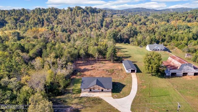 1570 W Dumplin Valley Rd, Dandridge, TN 37725