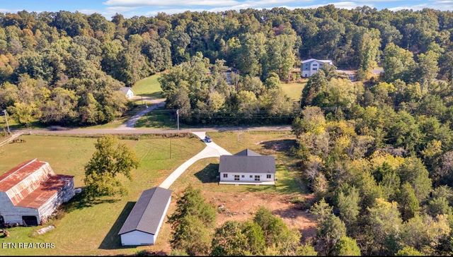 1570 W Dumplin Valley Rd, Dandridge, TN 37725