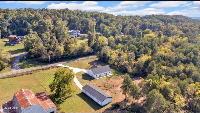 1570 W Dumplin Valley Rd, Dandridge, TN 37725