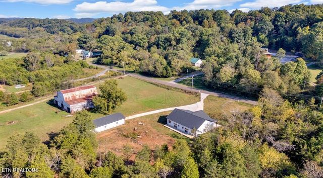 1570 W Dumplin Valley Rd, Dandridge, TN 37725