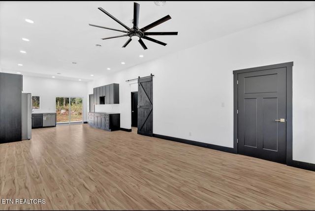 1570 W Dumplin Valley Rd, Dandridge, TN 37725