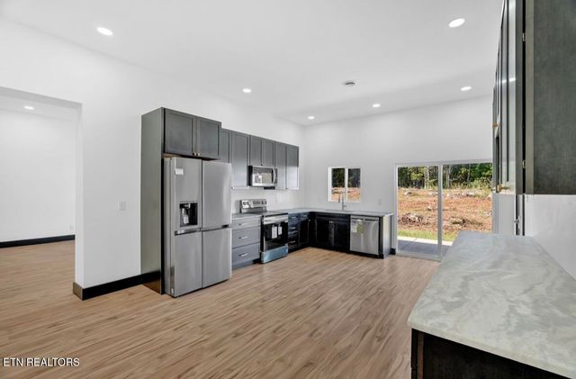 1570 W Dumplin Valley Rd, Dandridge, TN 37725