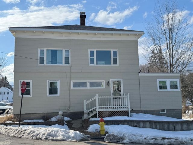 262 Oak Hill Rd 2, Fitchburg, MA 01420