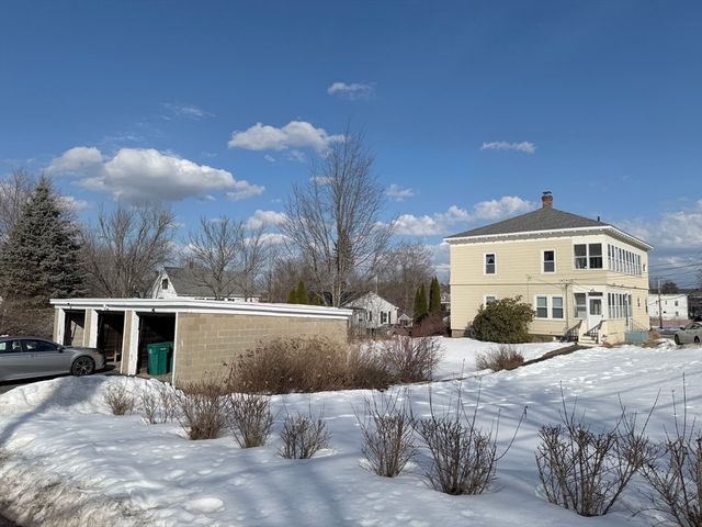 262 Oak Hill Rd 2, Fitchburg, MA 01420