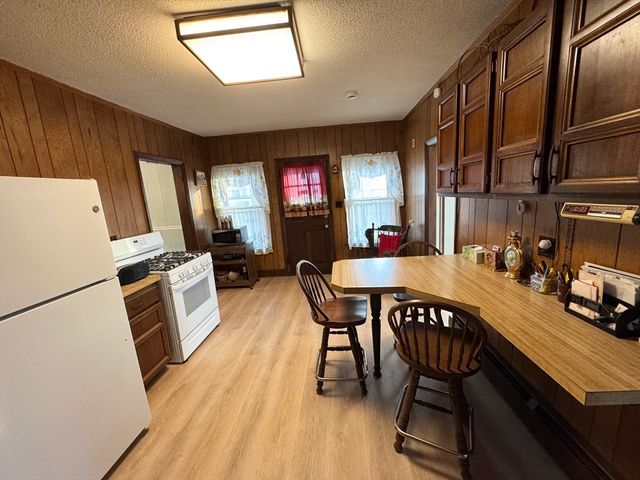 262 Oak Hill Rd 2, Fitchburg, MA 01420