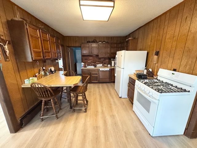 262 Oak Hill Rd 2, Fitchburg, MA 01420