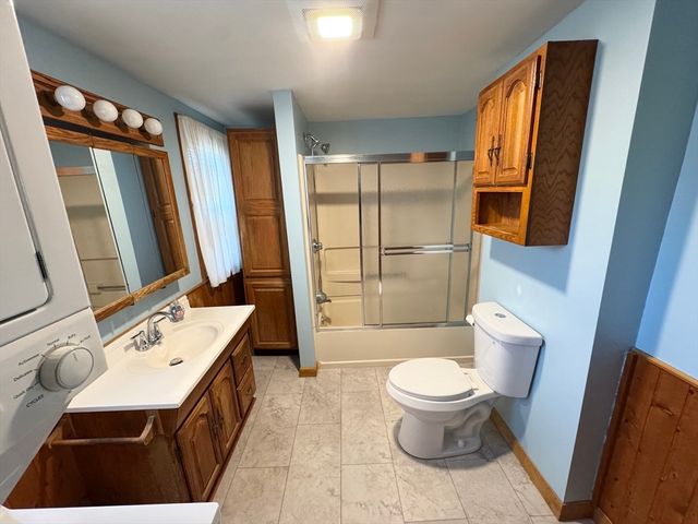 262 Oak Hill Rd 2, Fitchburg, MA 01420