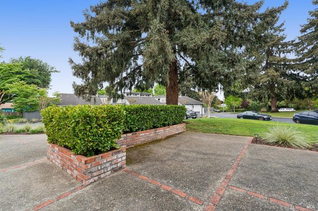 2676 Michelle Ct, Napa, CA 94558