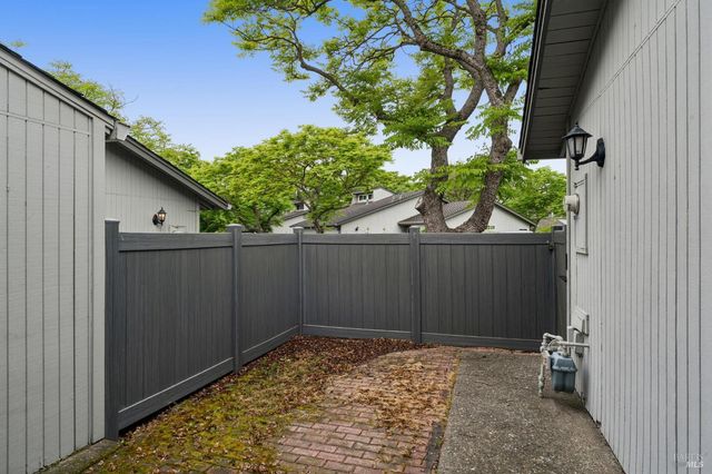 2676 Michelle Ct, Napa, CA 94558