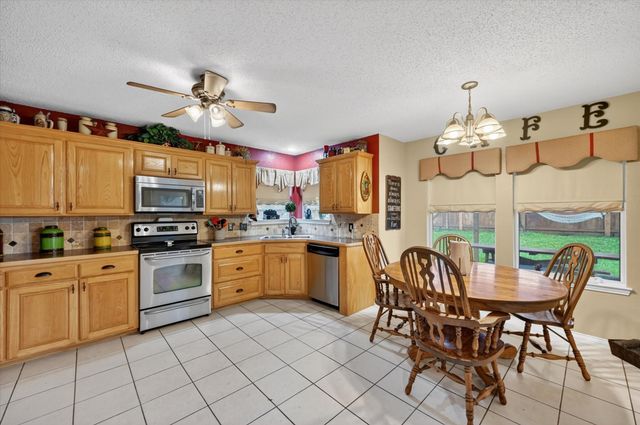 582 Tanglewood Drive, Burleson, TX 76028