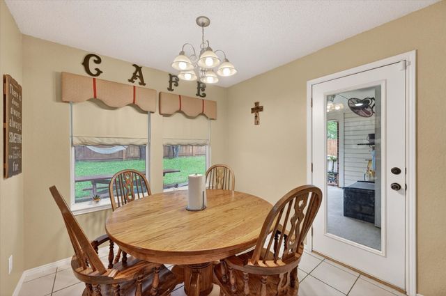 582 Tanglewood Drive, Burleson, TX 76028