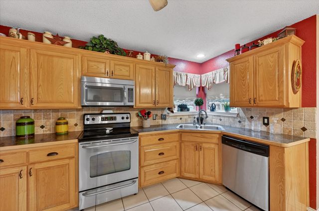 582 Tanglewood Drive, Burleson, TX 76028