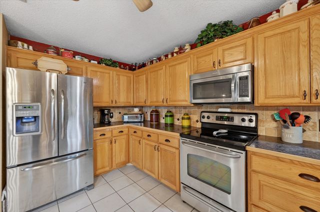 582 Tanglewood Drive, Burleson, TX 76028