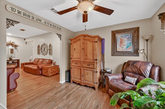 582 Tanglewood Drive, Burleson, TX 76028