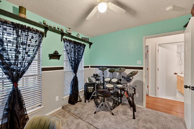 582 Tanglewood Drive, Burleson, TX 76028