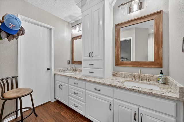 582 Tanglewood Drive, Burleson, TX 76028