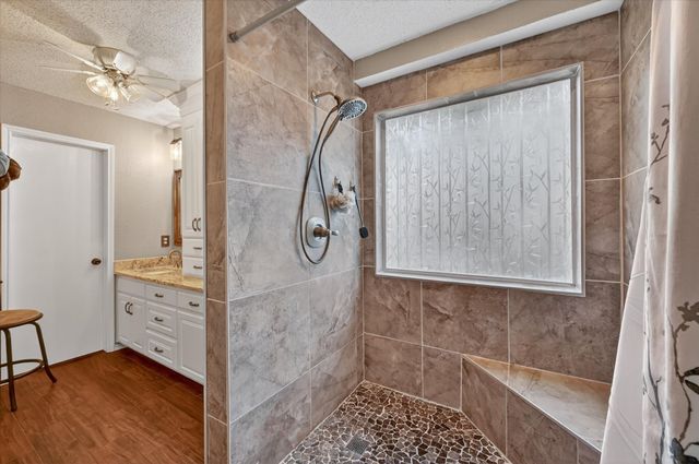 582 Tanglewood Drive, Burleson, TX 76028