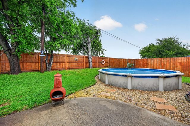 582 Tanglewood Drive, Burleson, TX 76028