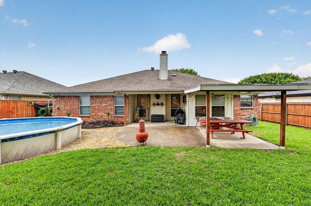 582 Tanglewood Drive, Burleson, TX 76028