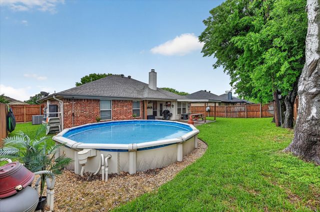 582 Tanglewood Drive, Burleson, TX 76028